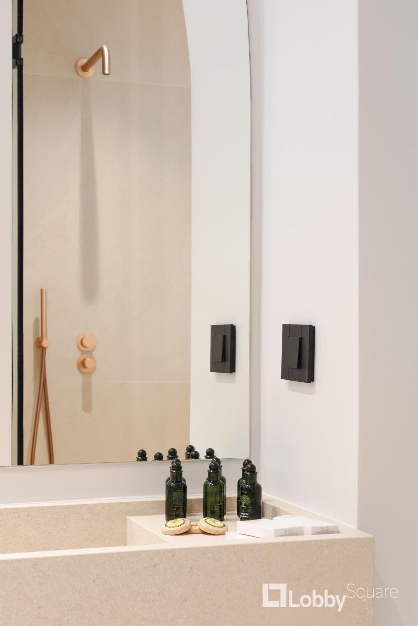 Muse Apartment By Lobbysquare Atenas Exterior foto